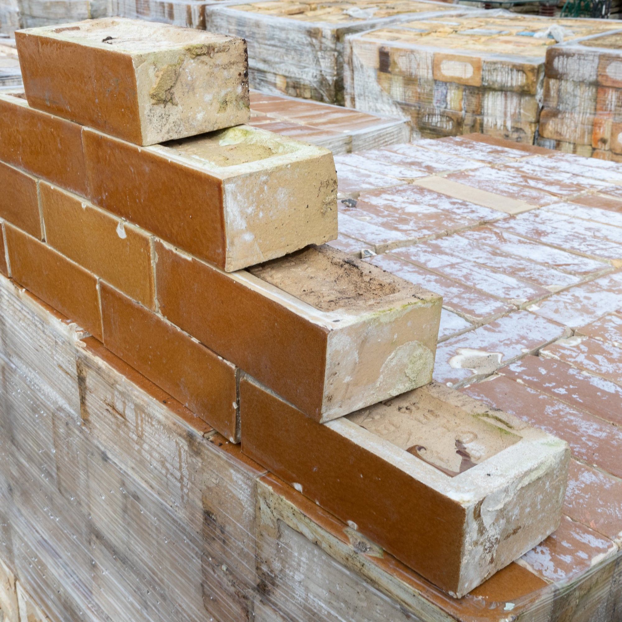 Reclaimed Glazed Rock Bricks Co Buckley | Large Quantity | The Architectural Forum
