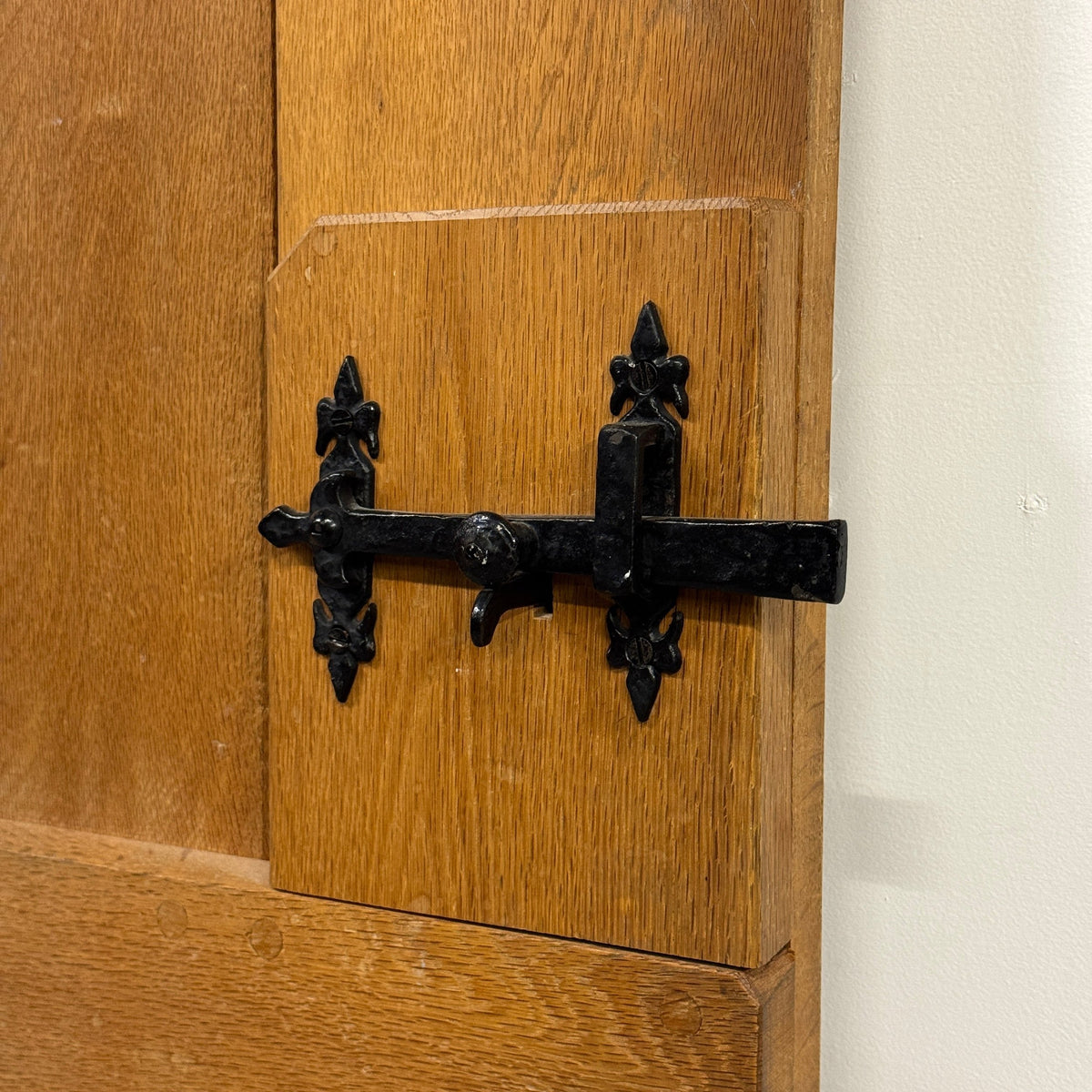 (Copy) (Copy) (Copy) Antique Victorian Pine Latch Door - 191cm x 75.5cm x 2cm | The Architectural Forum