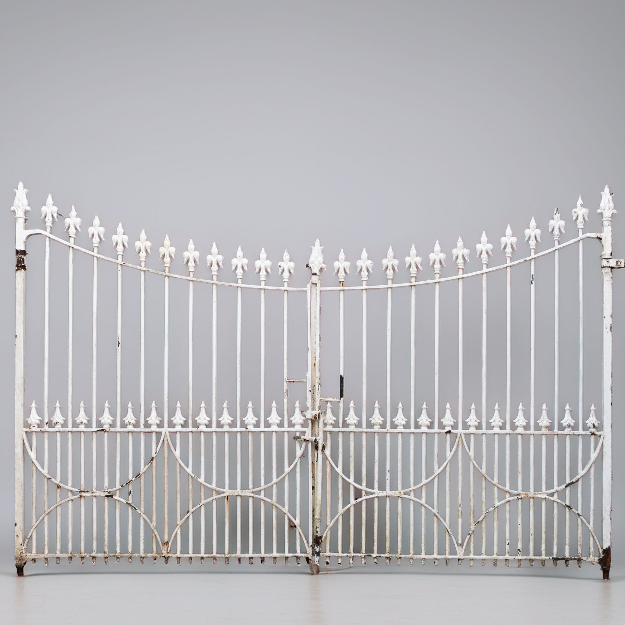 Impressive Gate Impressive Victorian Wrought Iron Driveway Gates with Fleur-de-Lys Fin ...