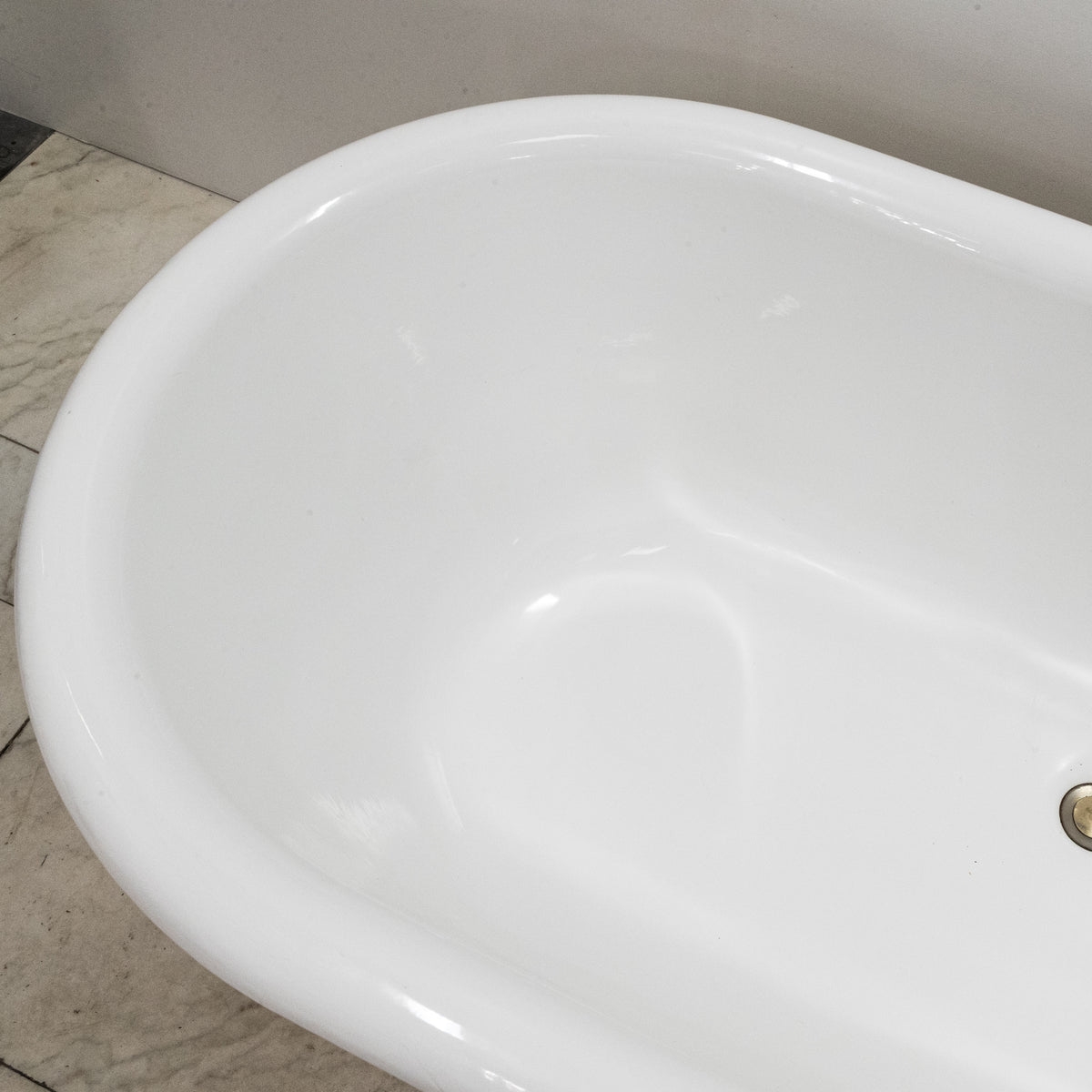 Reclaimed Cast Iron Roll Top Bath Tub with Claw Feet