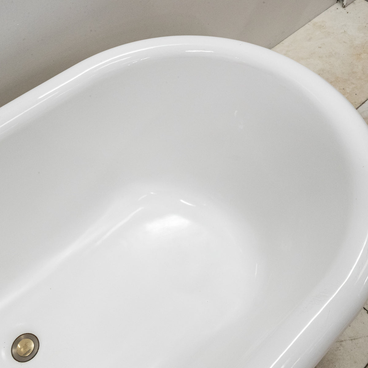 Reclaimed Cast Iron Roll Top Bath Tub with Claw Feet