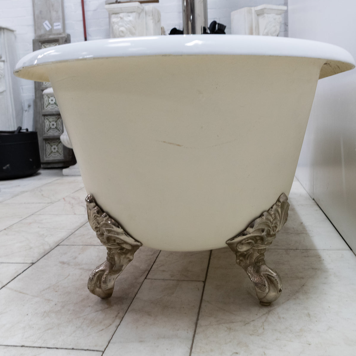 Reclaimed Cast Iron Roll Top Bath Tub with Claw Feet