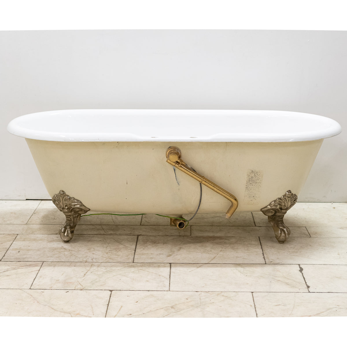 Reclaimed Cast Iron Roll Top Bath Tub with Claw Feet