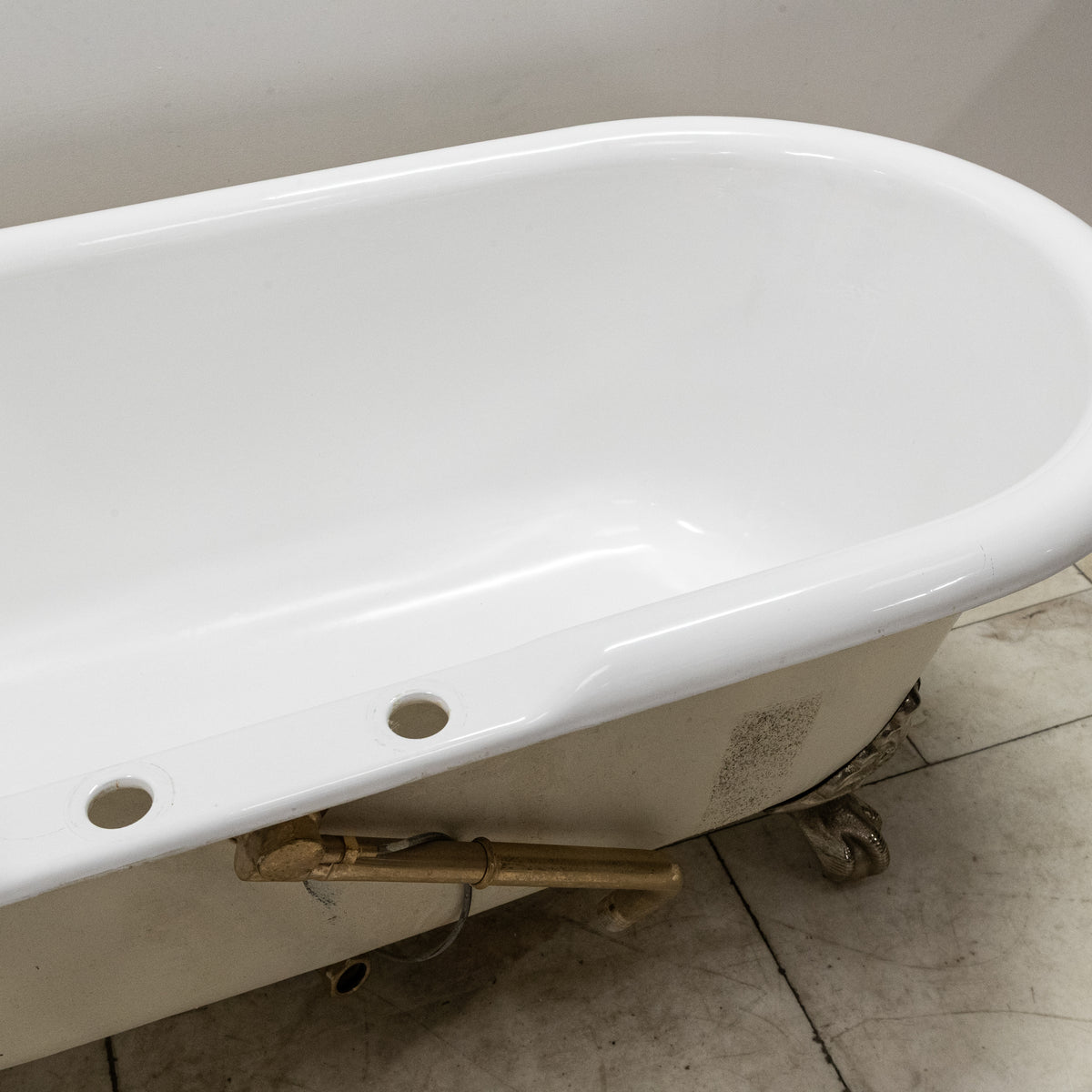 Reclaimed Cast Iron Roll Top Bath Tub with Claw Feet