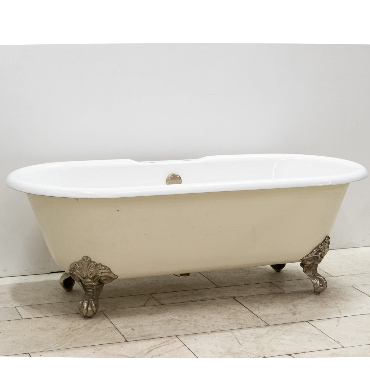 Reclaimed Cast Iron Roll Top Bath Tub with Claw Feet