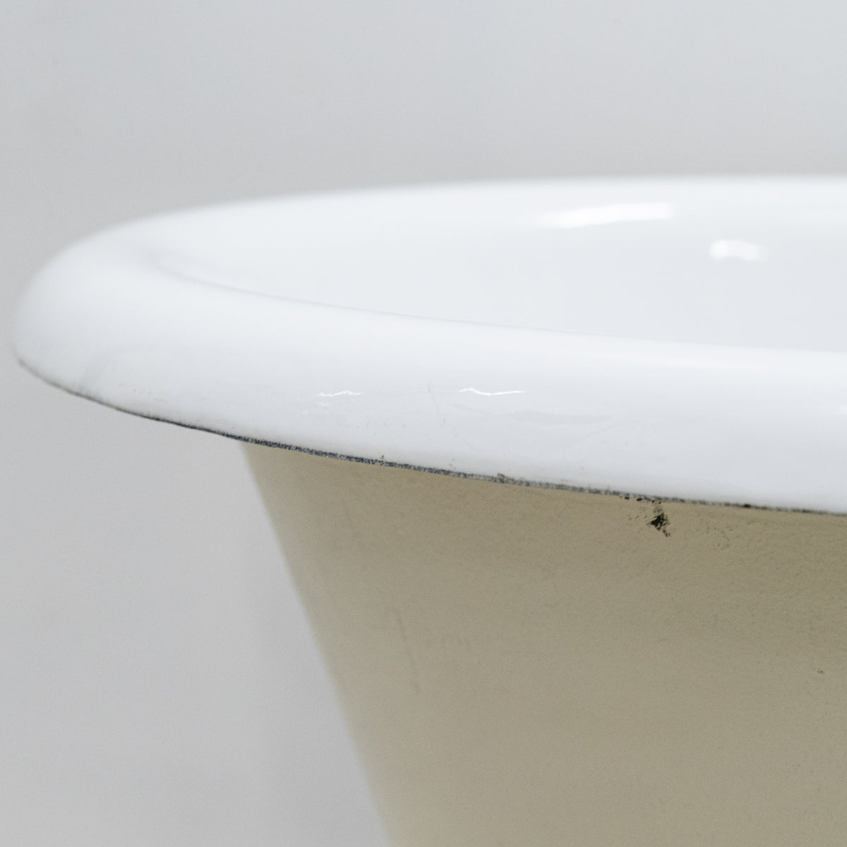 Reclaimed Cast Iron Roll Top Bath Tub with Claw Feet
