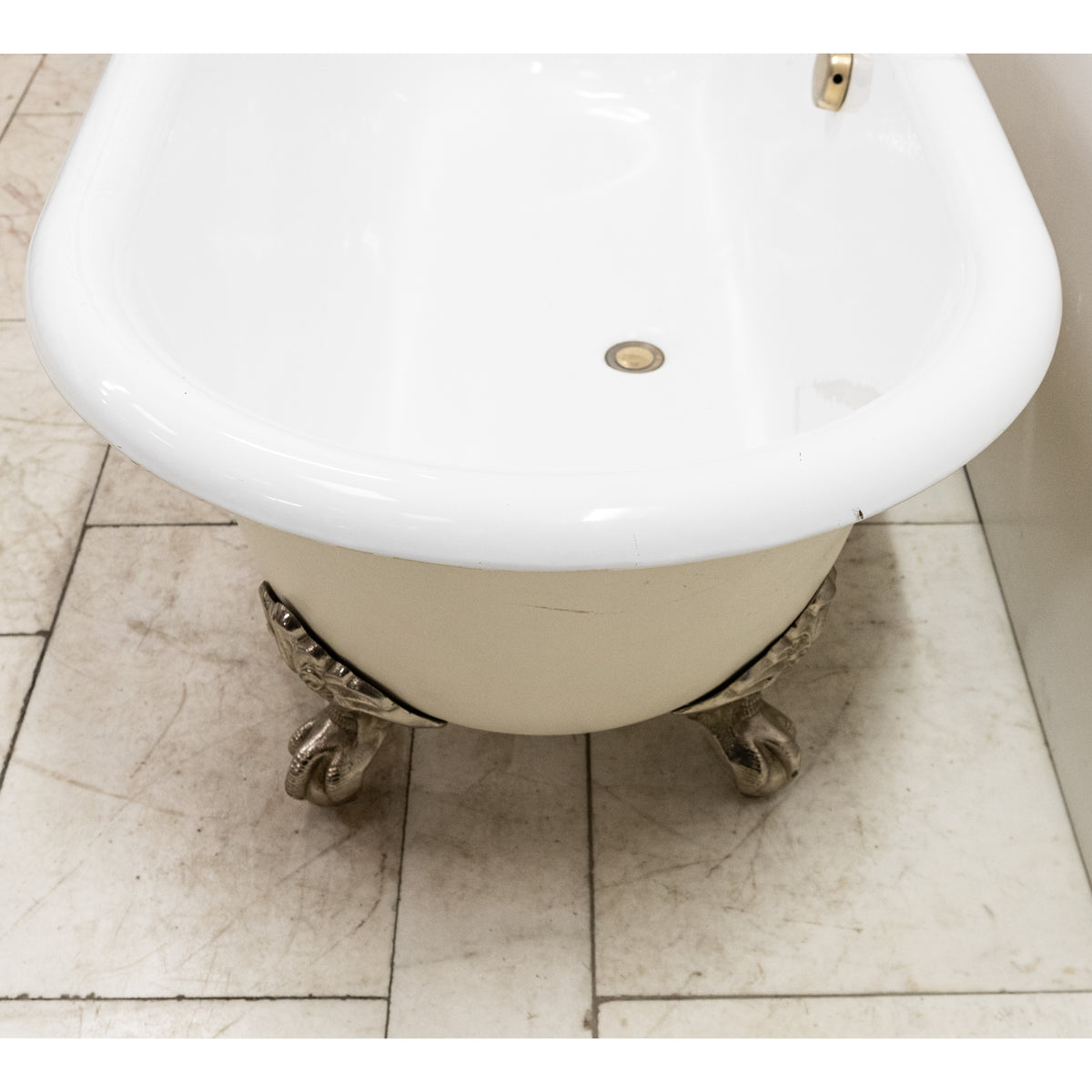 Reclaimed Cast Iron Roll Top Bath Tub with Claw Feet