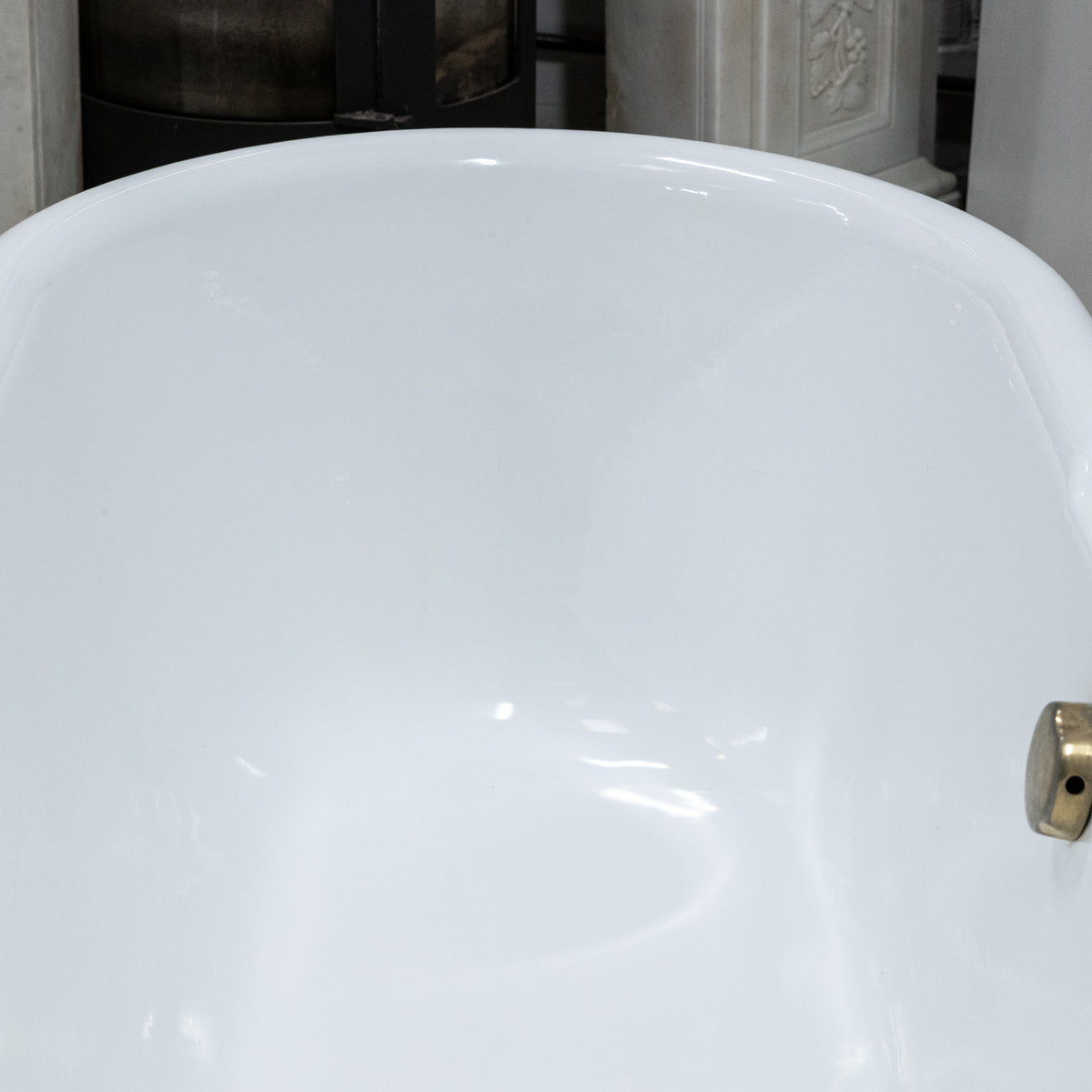 Reclaimed Cast Iron Roll Top Bath Tub with Claw Feet