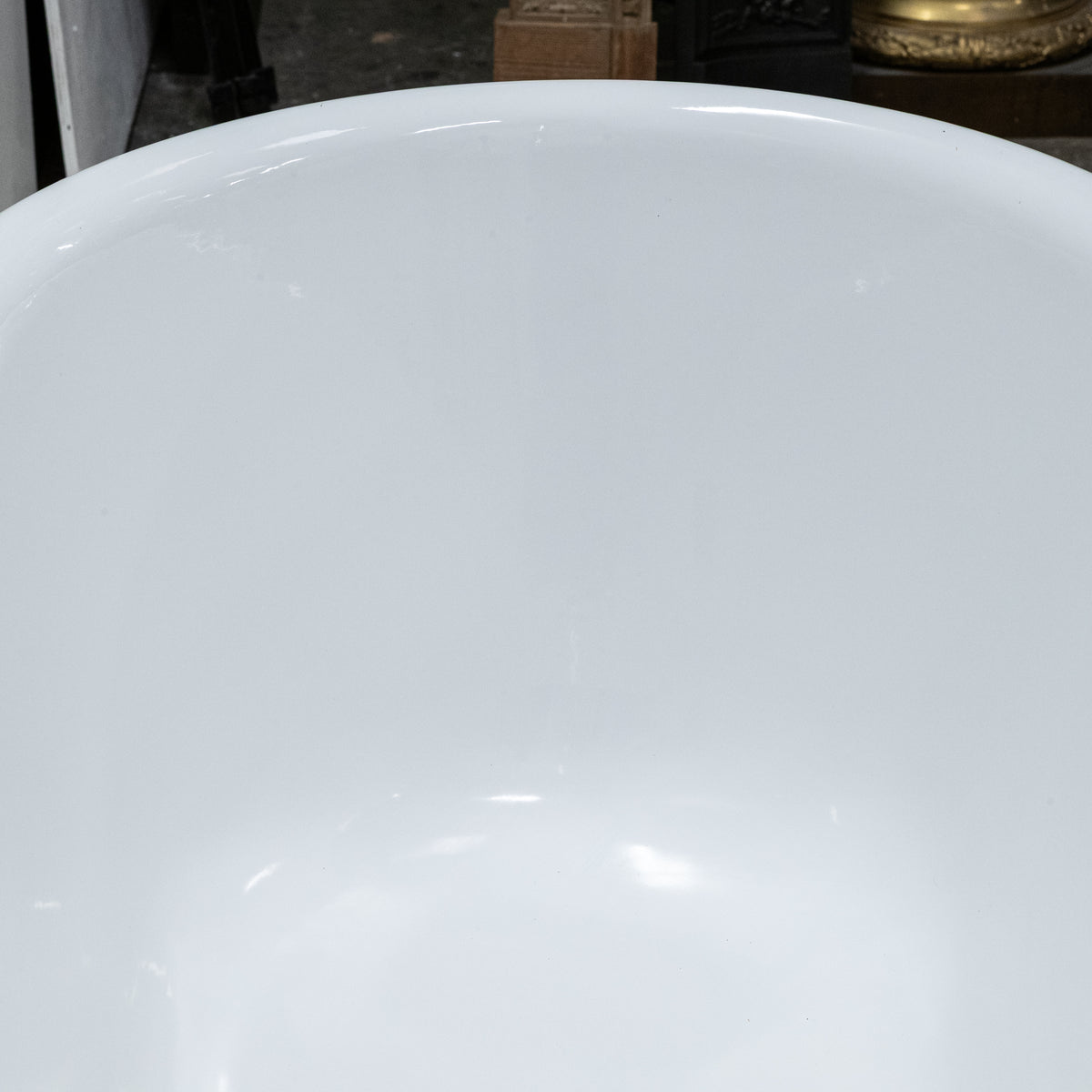 Reclaimed Cast Iron Roll Top Bath Tub with Claw Feet