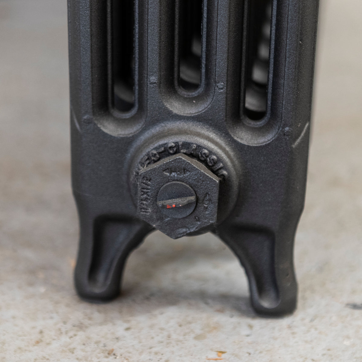 Antique Cast Iron Radiator | 15 Sections 88cm | The Architectural Forum