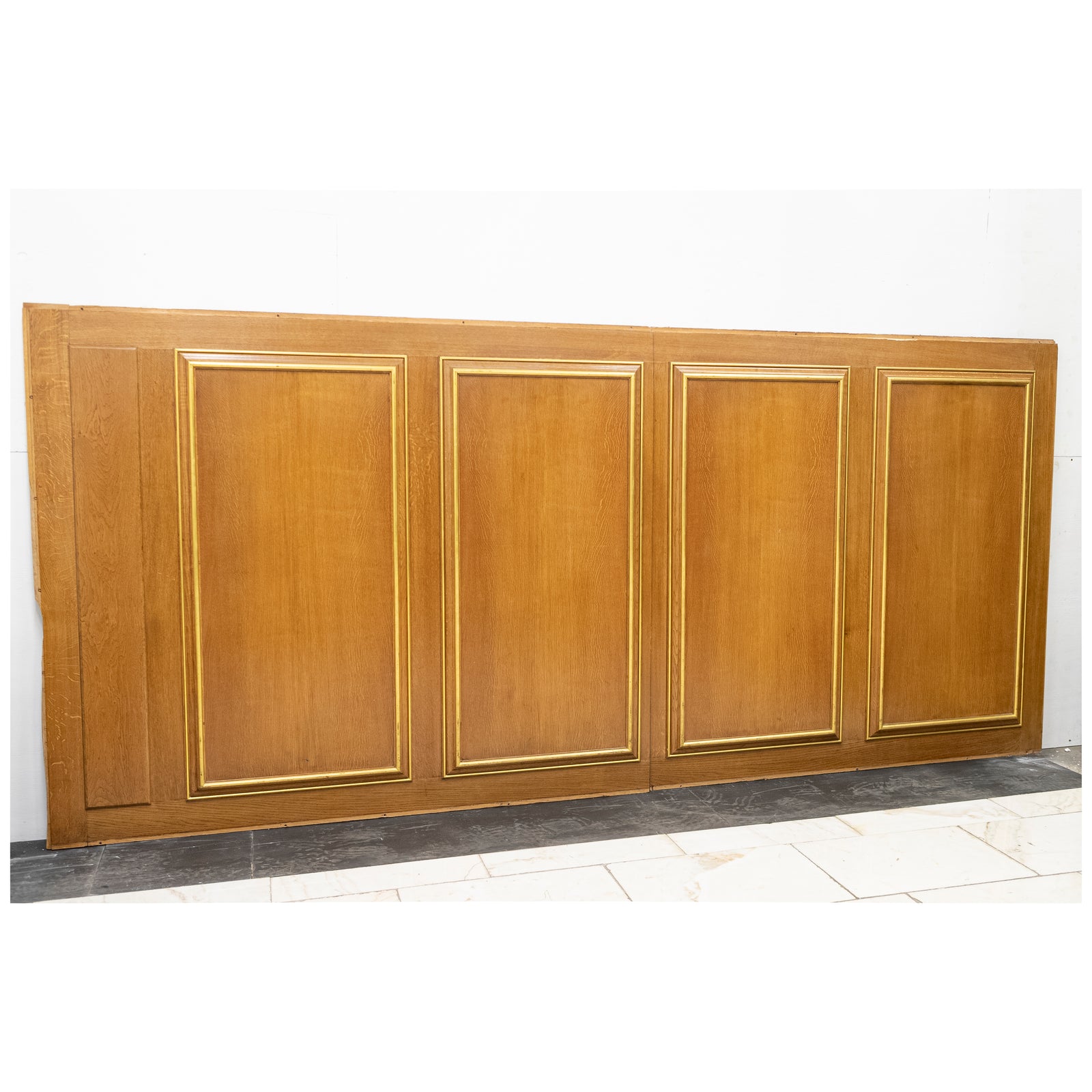 Oak Panelling With Gold Gilding | Clothworkers' Hall London | The Architectural Forum