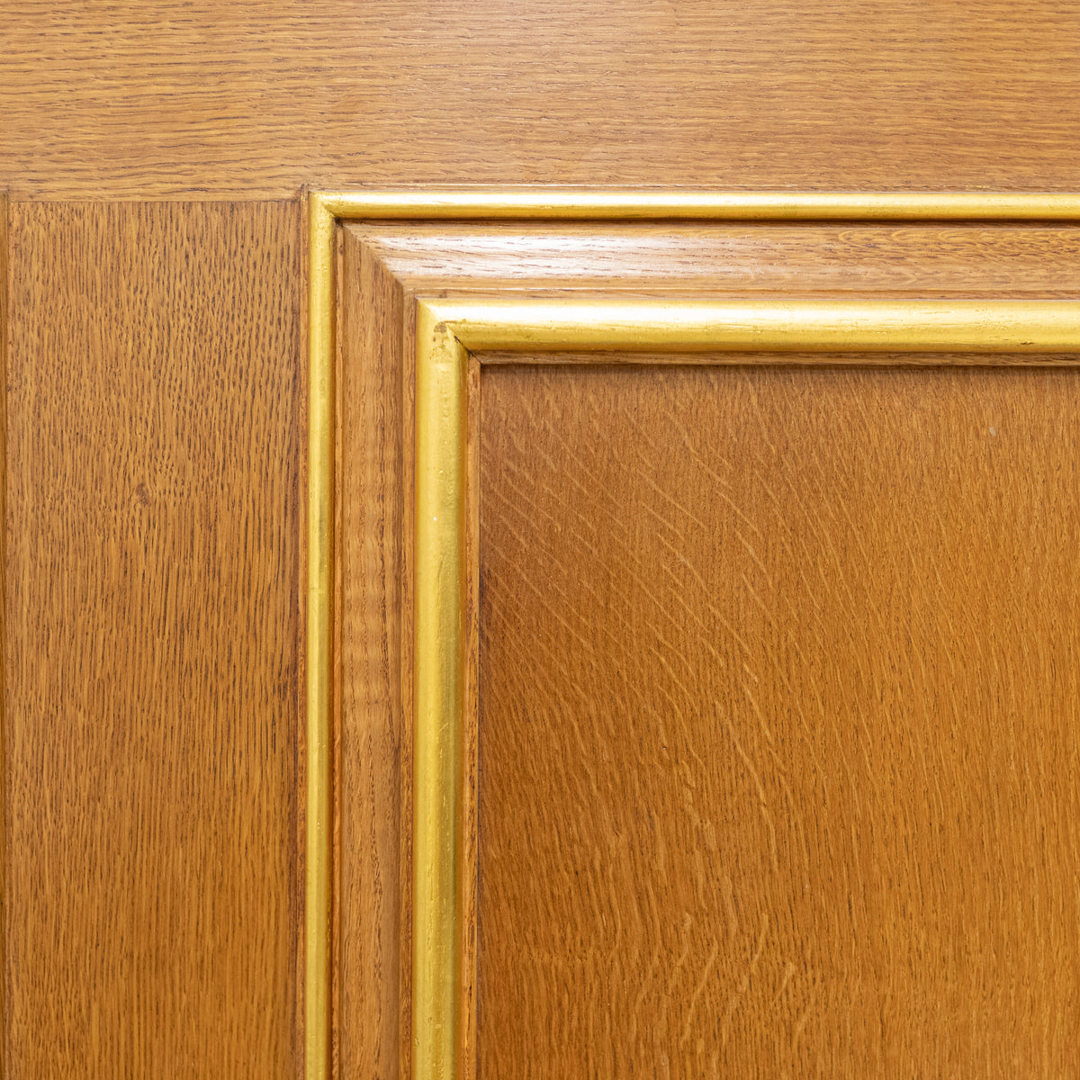 Oak Panelling With Gold Gilding | Clothworkers&#39; Hall London | The Architectural Forum