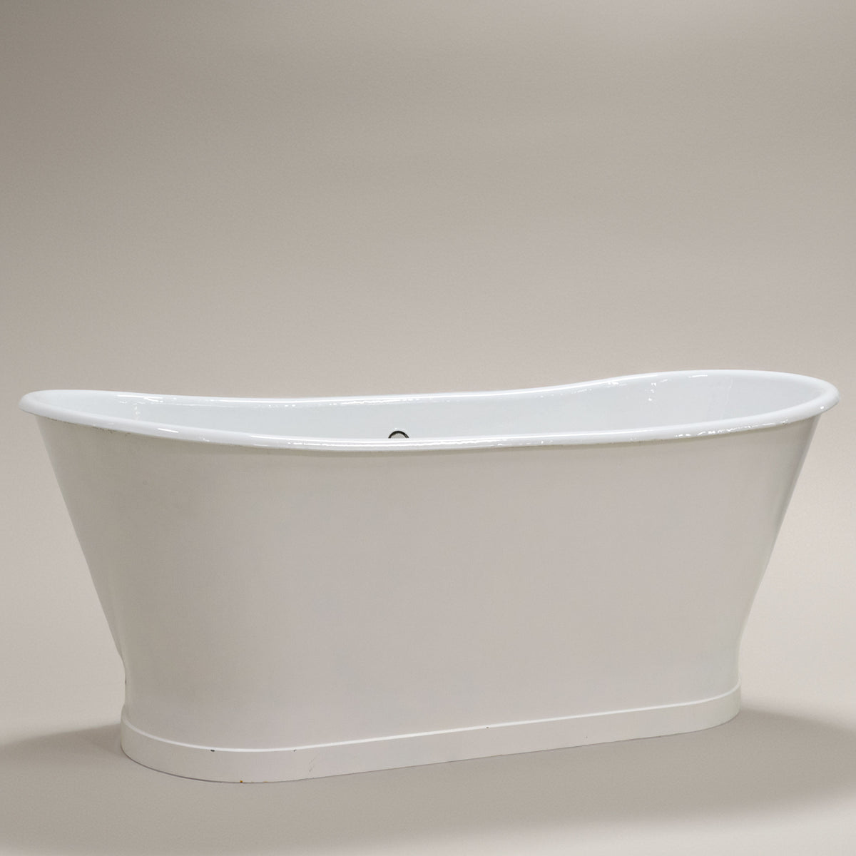 Reclaimed Cast Iron Double-Ended Bath | Recor Bathtub | The Architectural Forum