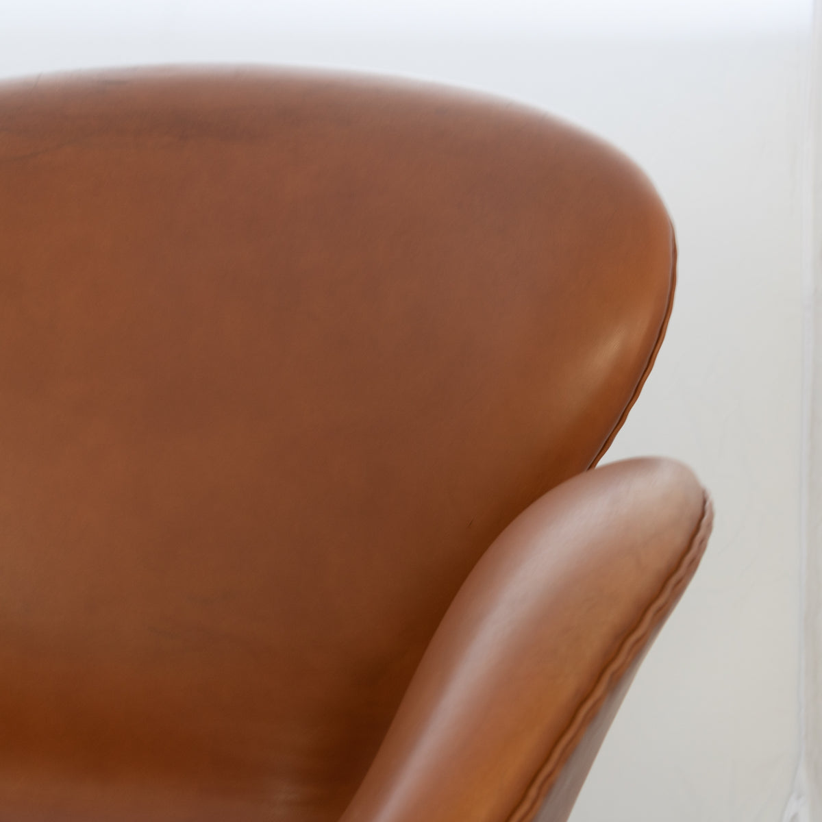 Republic of Fritz Hansen Swan Chairs in Leather (sef of 4) | The Architectural Forum