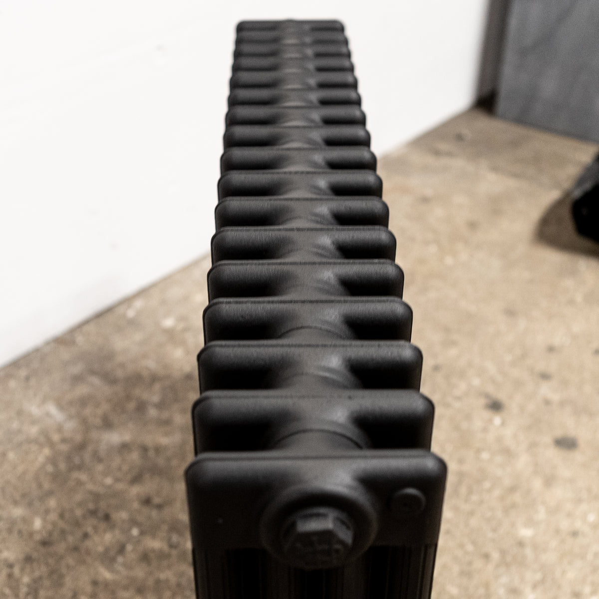 Fully Restored Cast Iron Radiator 4 Column (61.5cm T x 89cm L) | The Architectural Forum
