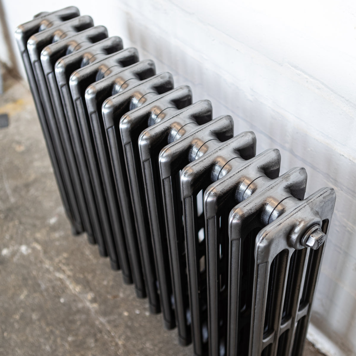 Fully Restored Cast Iron Radiator 4 Column, 14 Section (61.5cm Tall) | The Architectural Forum